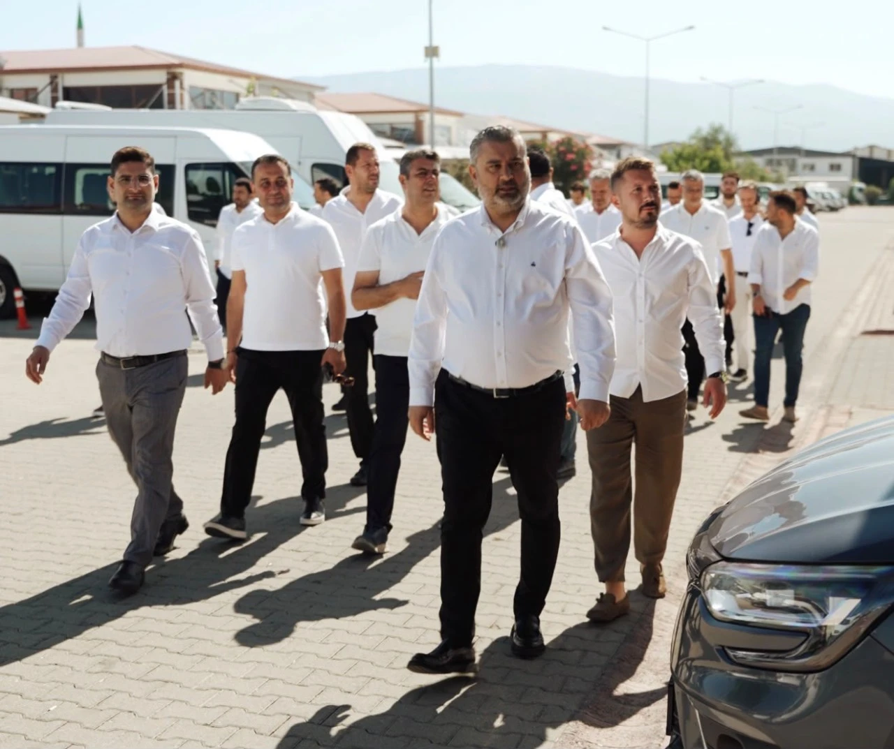Galericiler ve halciler Beyaz Liste’ye kucak açtı! Özen Akgün adım adım zafere yürüyor 