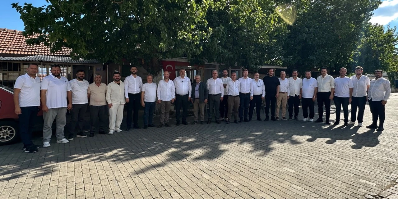 Özen Akgün gümbür gümbür geliyor 