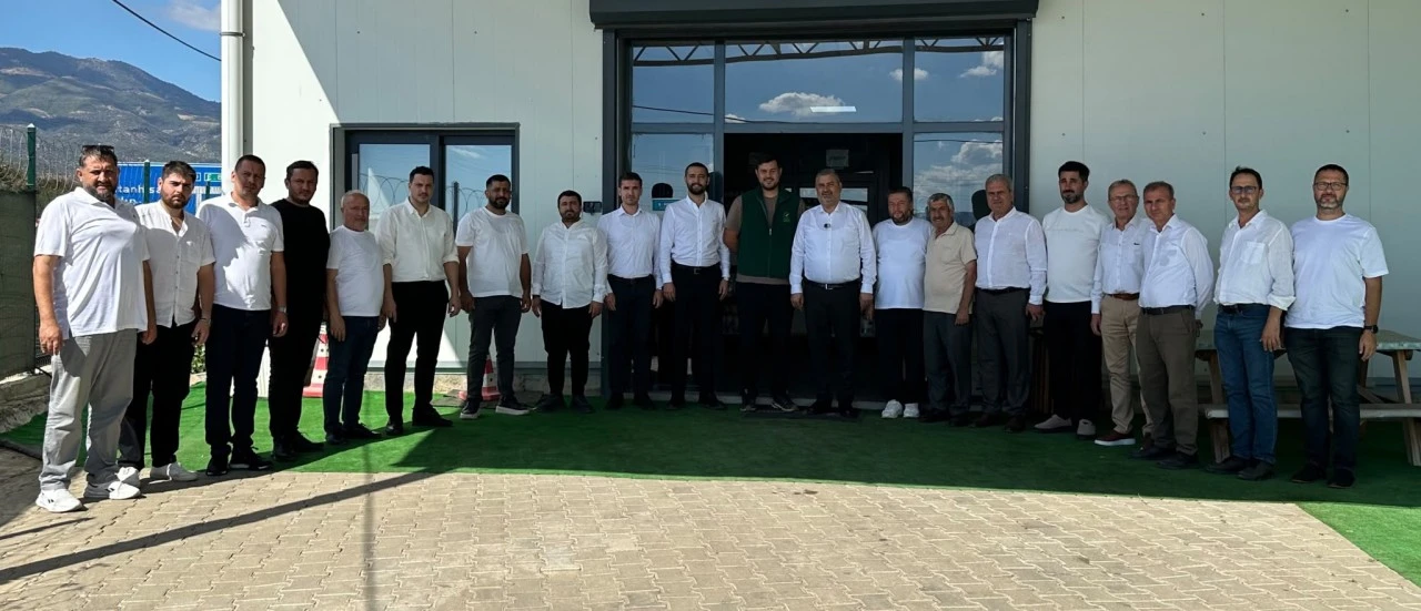 Özen Akgün gümbür gümbür geliyor 