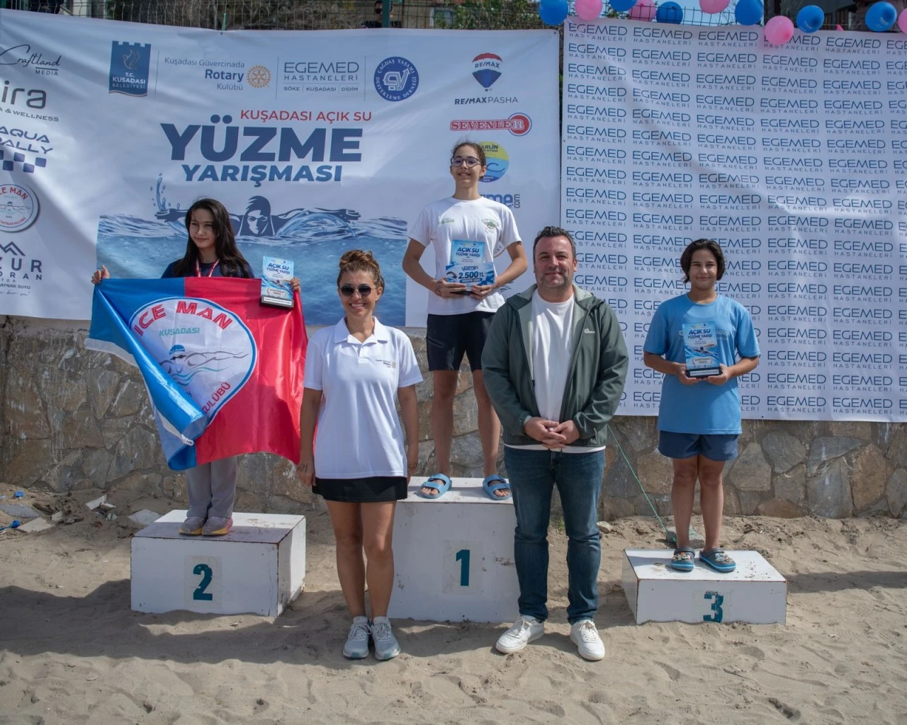 Kuşadası’nda kulaçlar kız öğrencilerin eğitimi için atıldı