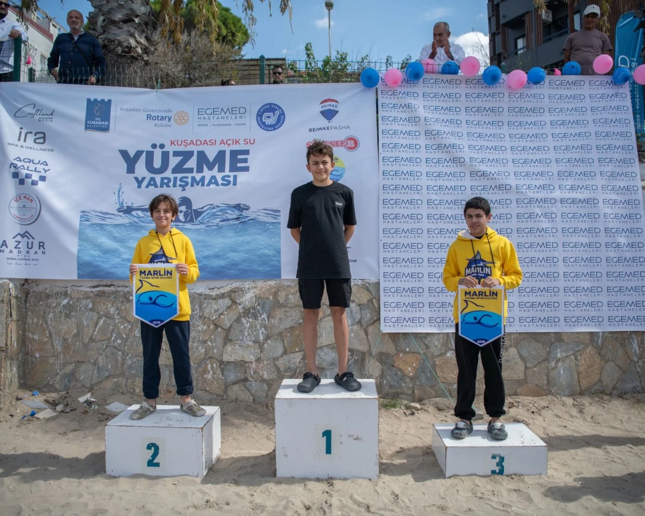 Kuşadası’nda kulaçlar kız öğrencilerin eğitimi için atıldı