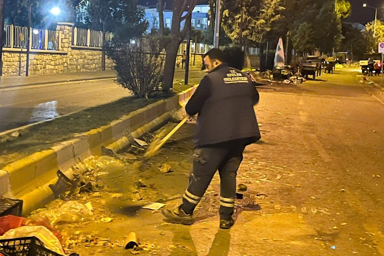 Efeler Belediyesi’nden semt pazarlarına detaylı temizlik