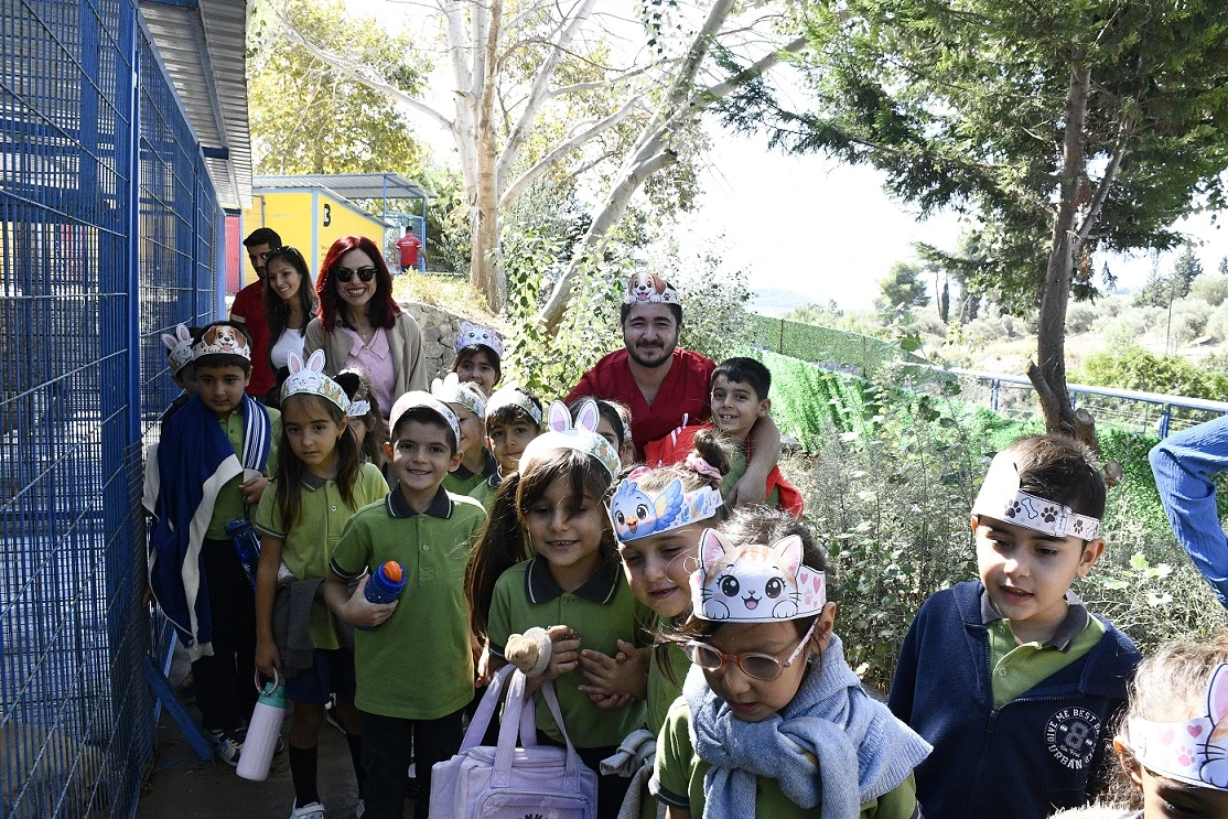 Kuşadası’nda öğrencilerden can dostlara anlamlı ziyaret