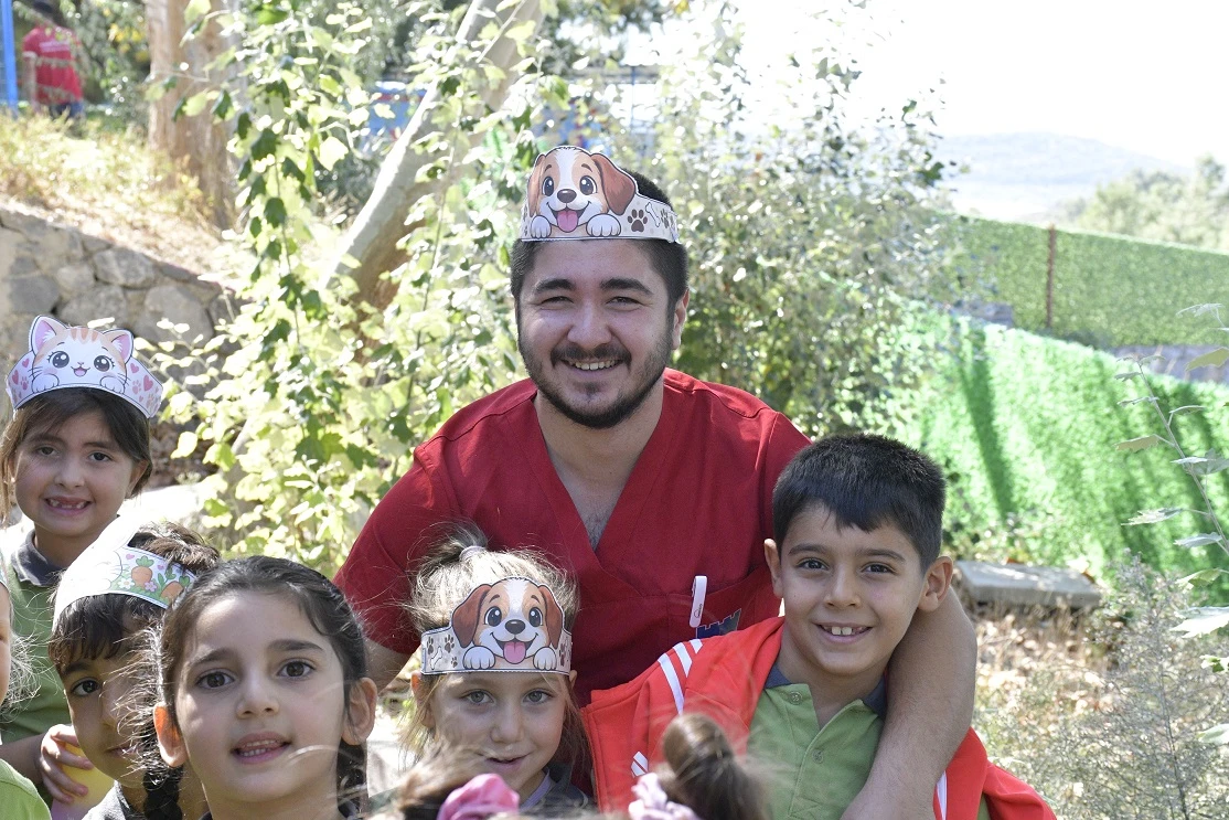 Kuşadası’nda öğrencilerden can dostlara anlamlı ziyaret