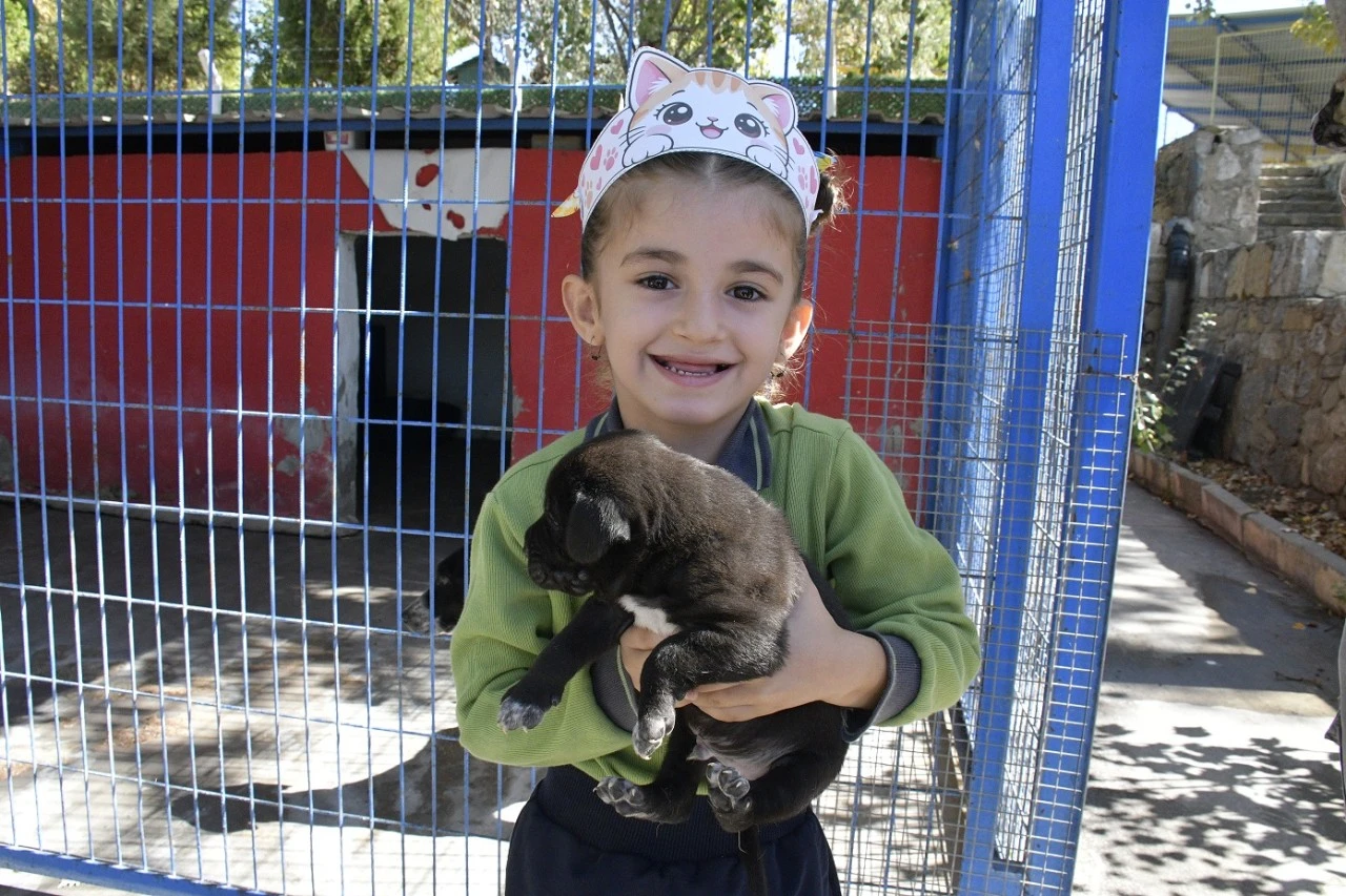 Kuşadası’nda öğrencilerden can dostlara anlamlı ziyaret