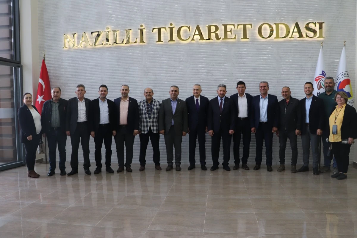 Aydın Milletvekili Mustafa Savaş Nazilli Ticaret Odası’nı ziyaret etti