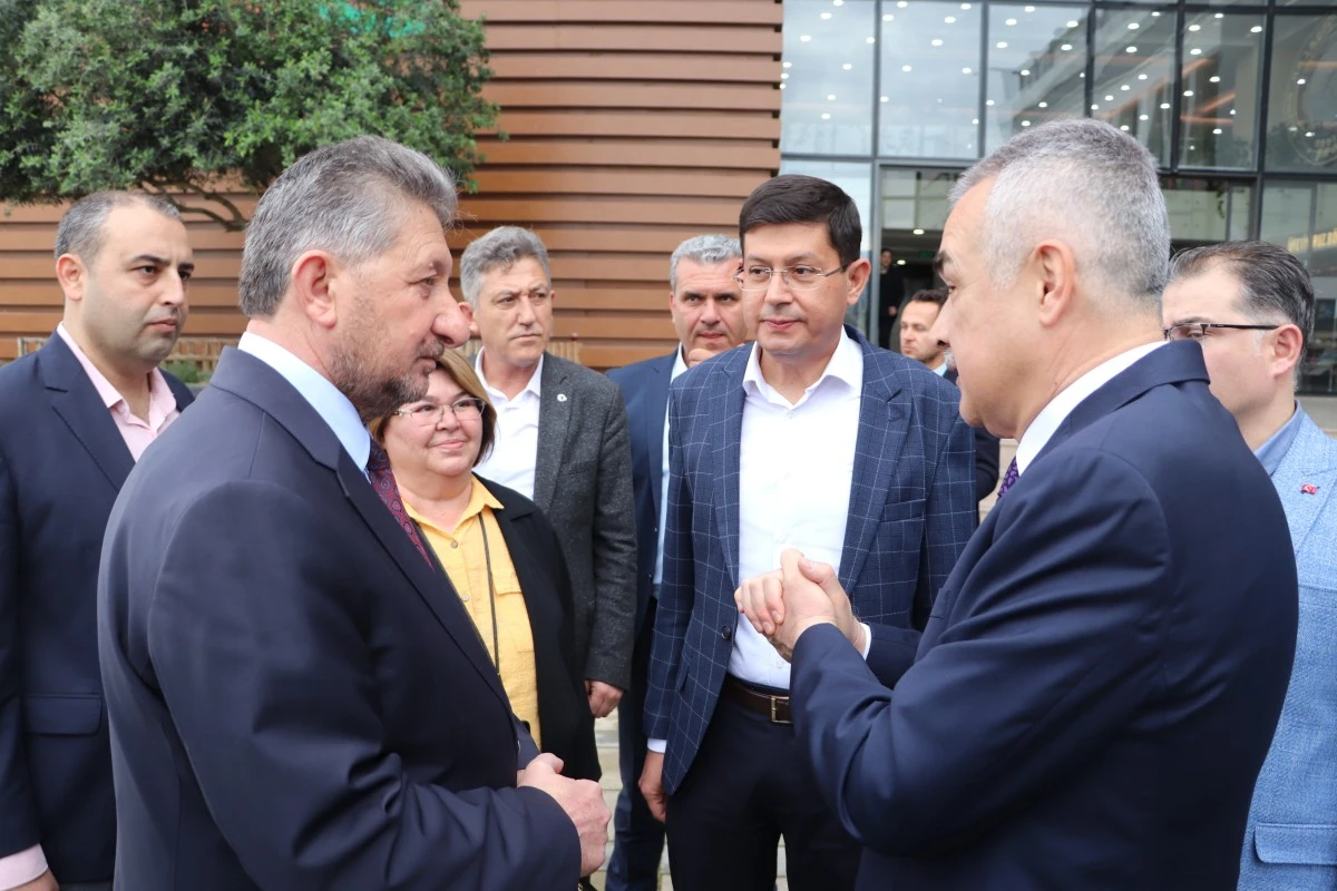 Aydın Milletvekili Mustafa Savaş Nazilli Ticaret Odası’nı ziyaret etti