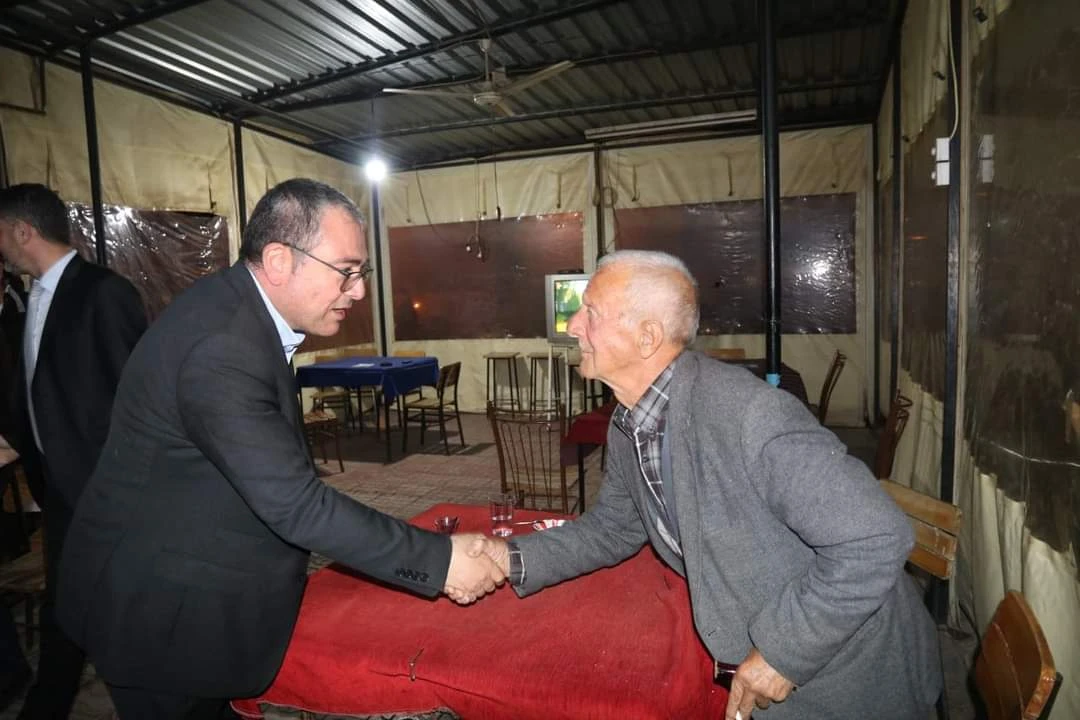 CHP'Lİ KARAKOZ KÖY KÖY DOLAŞIYOR, ÇALIŞKANLIĞIYLA ÖRNEK OLUYOR