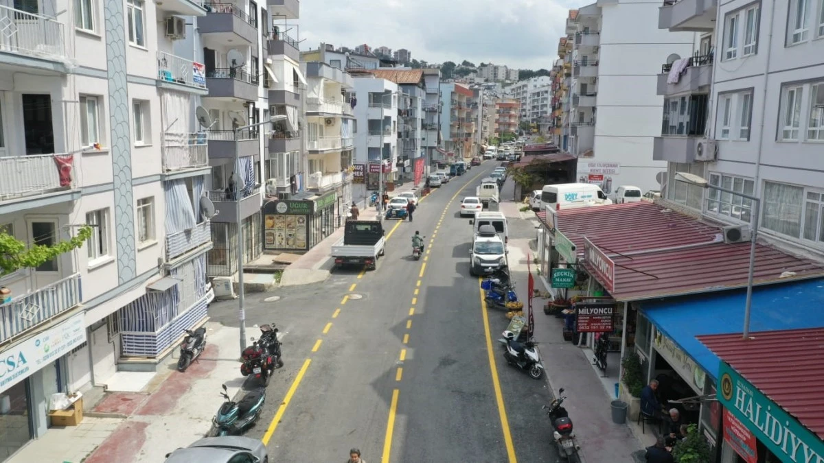 Aydın Büyükşehir Belediyesi Kuşadası'nın İkiçeşmelik Caddesi'ni baştan sona yeniledi