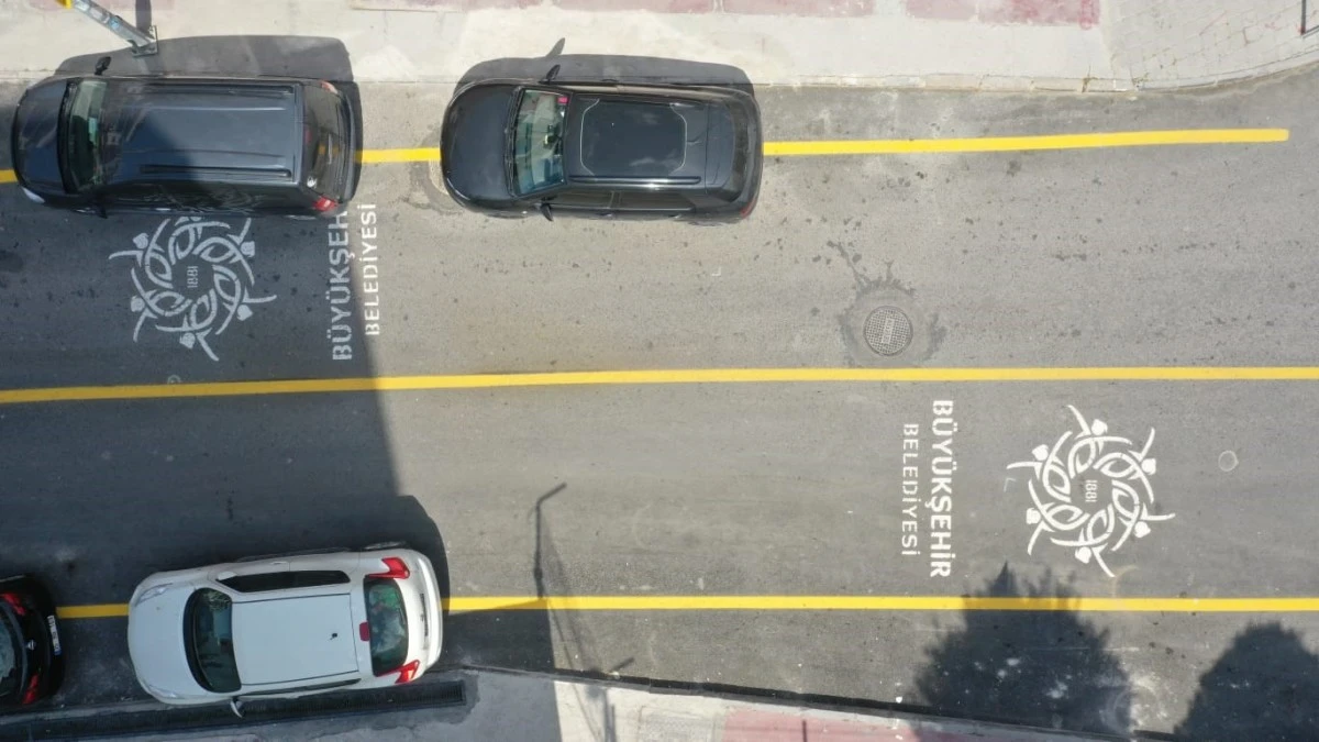 Aydın Büyükşehir Belediyesi Kuşadası'nın İkiçeşmelik Caddesi'ni baştan sona yeniledi