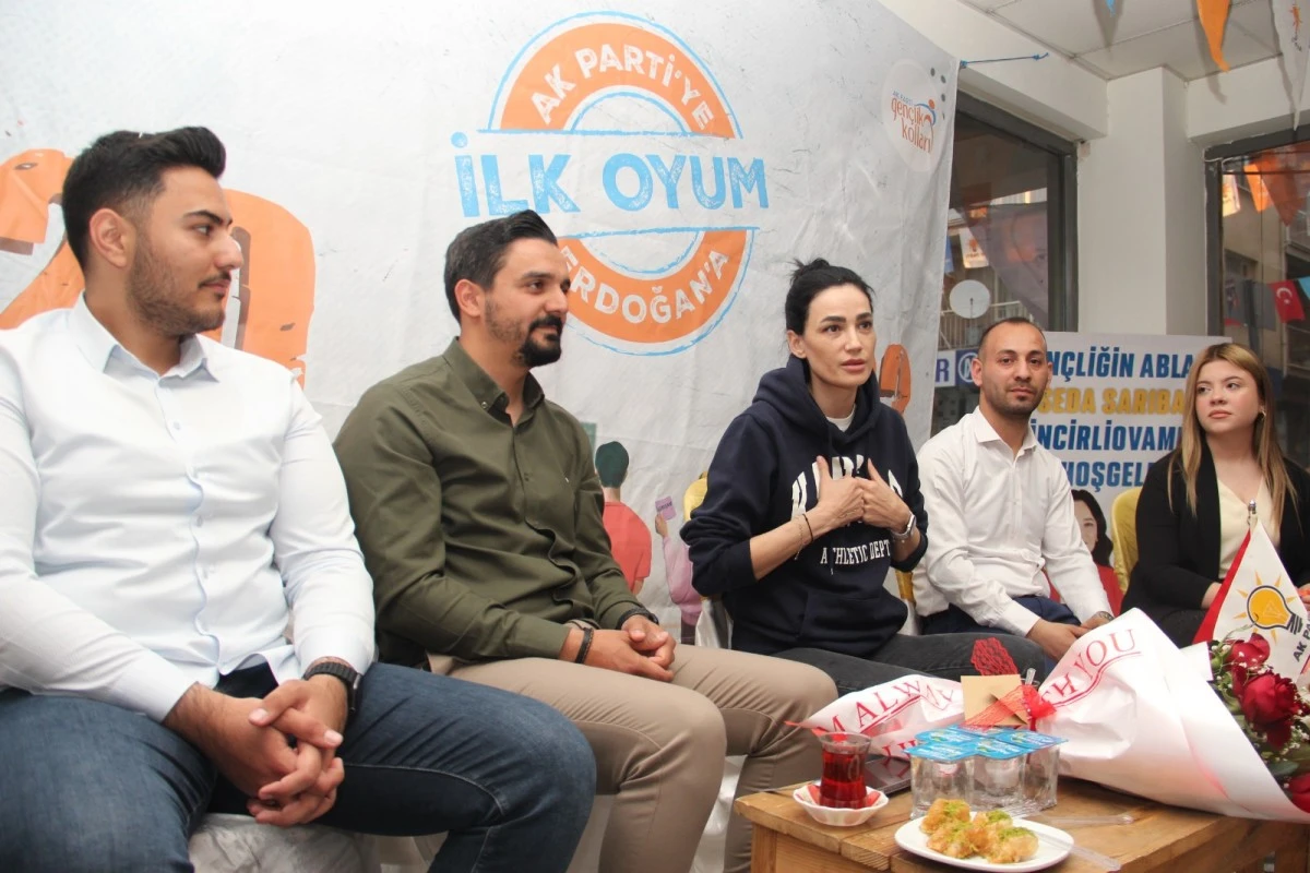 AK Partili Sarıbaş İncirliova’da Teknofest Gençlik ile bir araya geldi