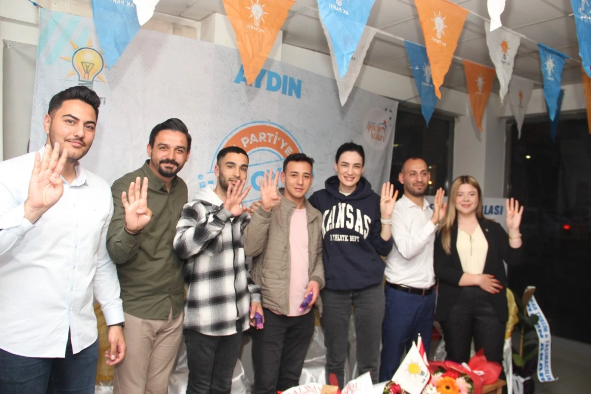 AK Partili Sarıbaş İncirliova’da Teknofest Gençlik ile bir araya geldi
