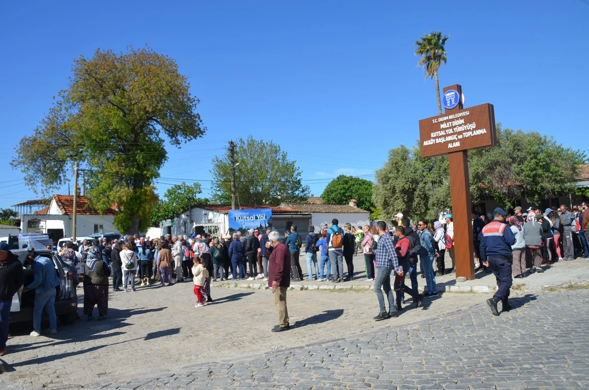 Didim Vegfest’te geleneksel kutsal yol yürüyüşü gerçekleştirildi