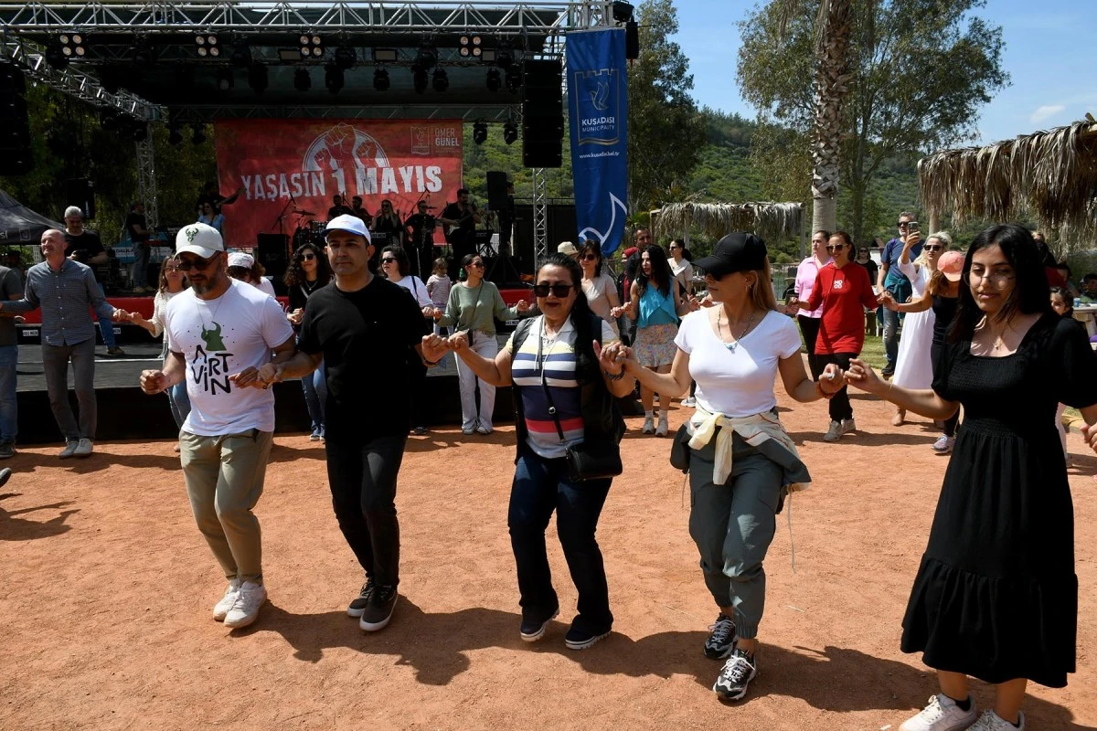 Kuşadası Belediyesi çalışanları 1 Mayıs'ı piknik yaparak kutladı