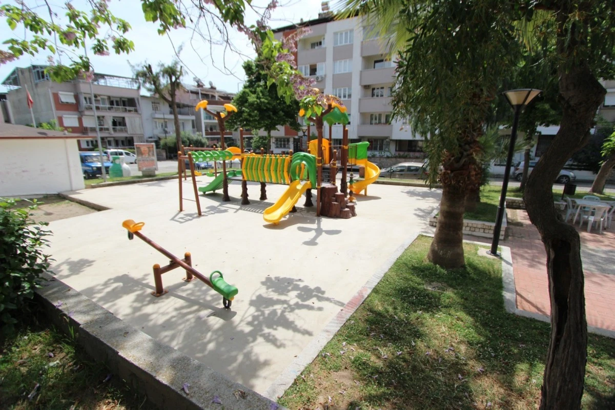 Nazilli Yunus Emre Parkı'nda oyun grupları yenilendi