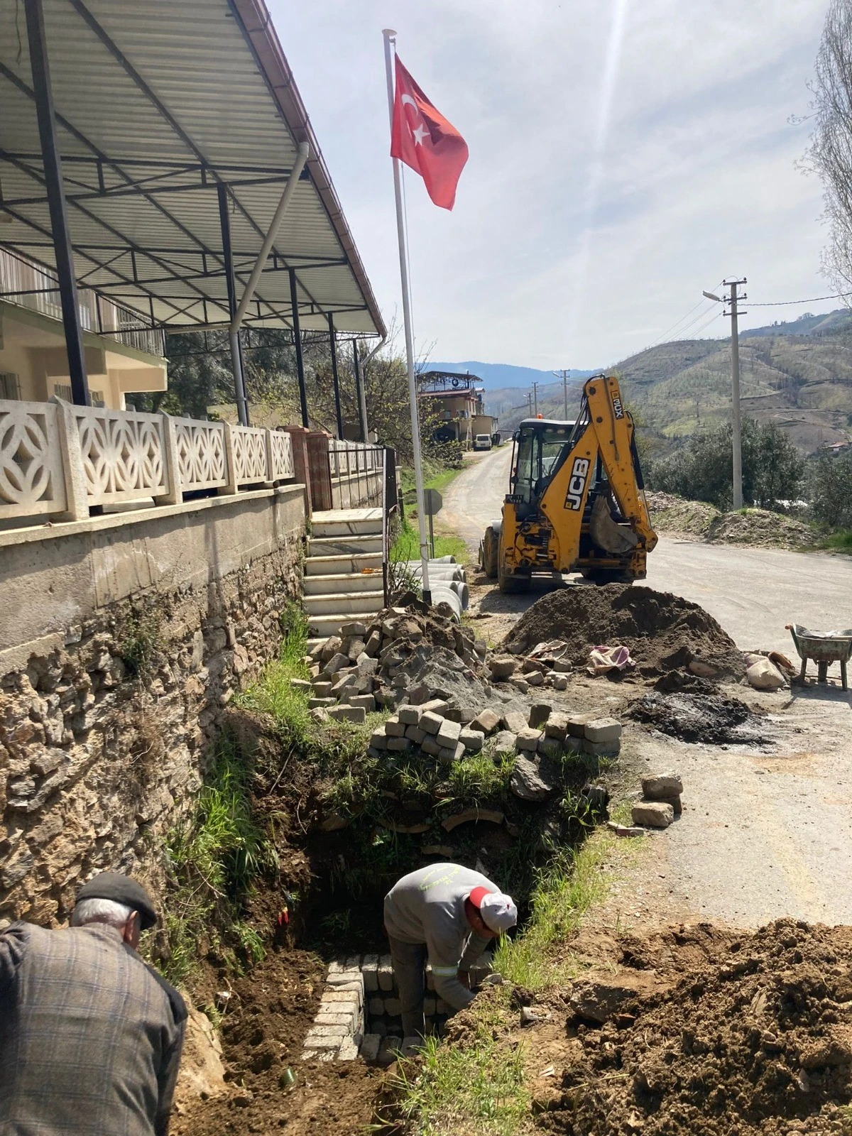 Nazilli Belediyesi Derebaşı Mahallesi'ndeki çalışmalarına başladı