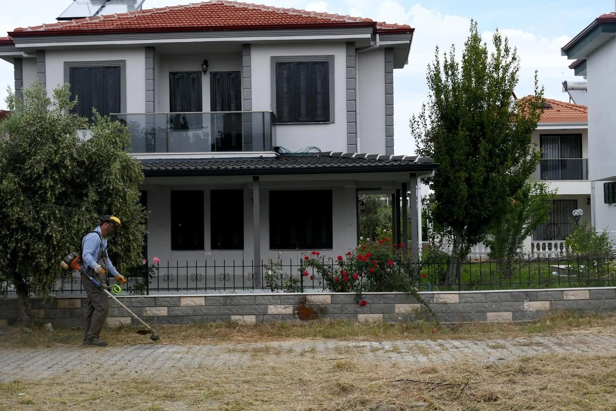 Kuşadası'nda yaz sezonu öncesi temizlik çalışmalarına hız verildi