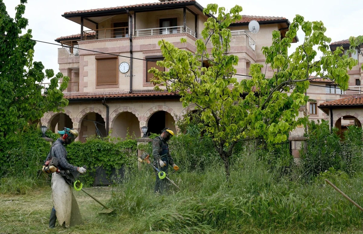 Kuşadası'nda yaz sezonu öncesi temizlik çalışmalarına hız verildi