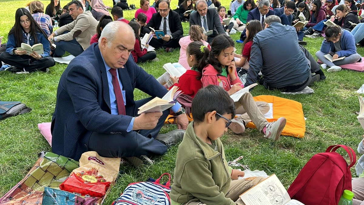 Nazilli’de bir kitap bir pencere okuma etkinliği düzenlendi