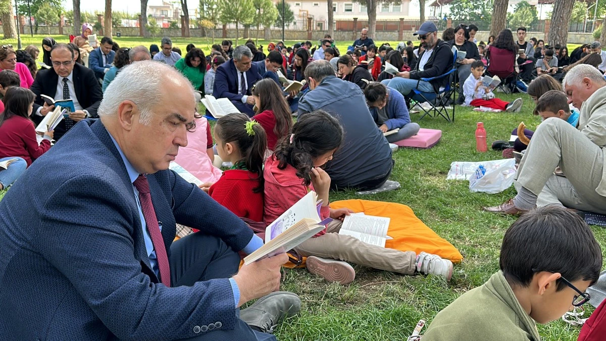 Nazilli’de bir kitap bir pencere okuma etkinliği düzenlendi