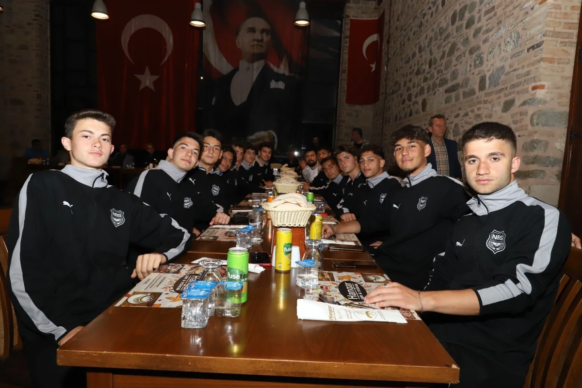 Nazilli Belediyespor U17 Futbol Takımı akşam yemeğinde buluştu