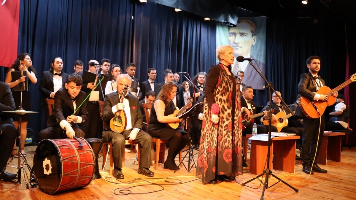 Nazilli'de otizmli bireyler sahne aldı