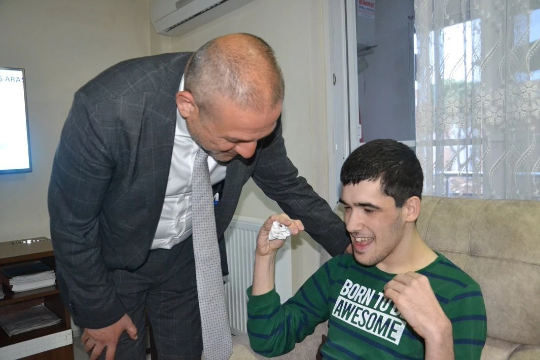 AK Partili Abak’tan sürpriz doğum günü