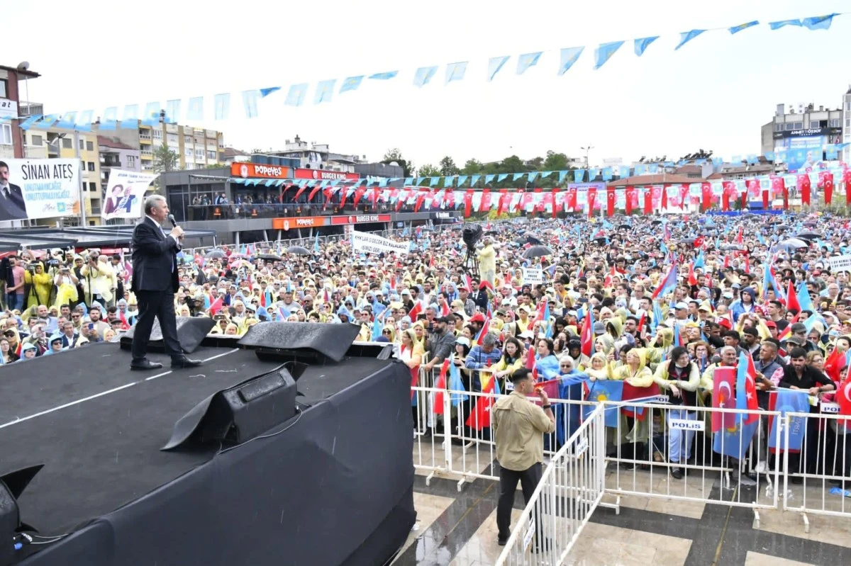 AHMET ERTÜRK MİTİNGE KATILANLARI COŞTURDU