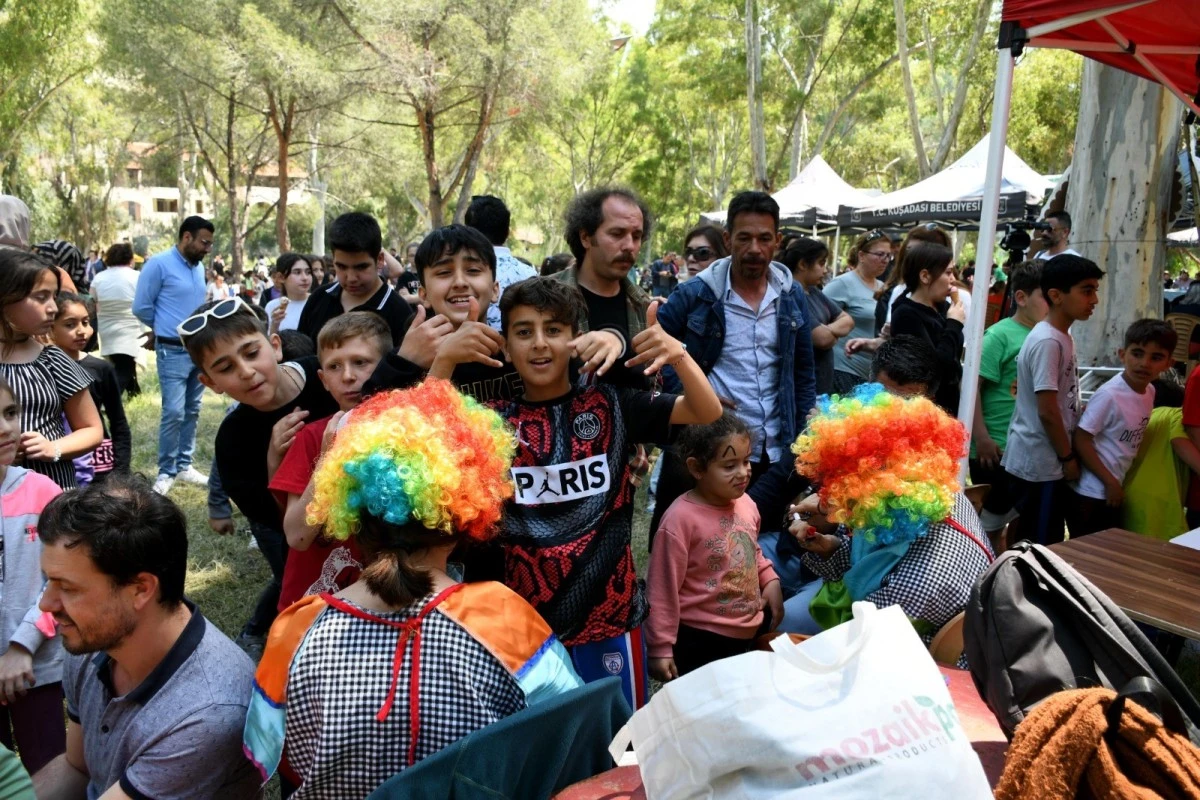 Kuşadası'nda yaşayan Hadimliler etli pilav şenliğinde buluştu