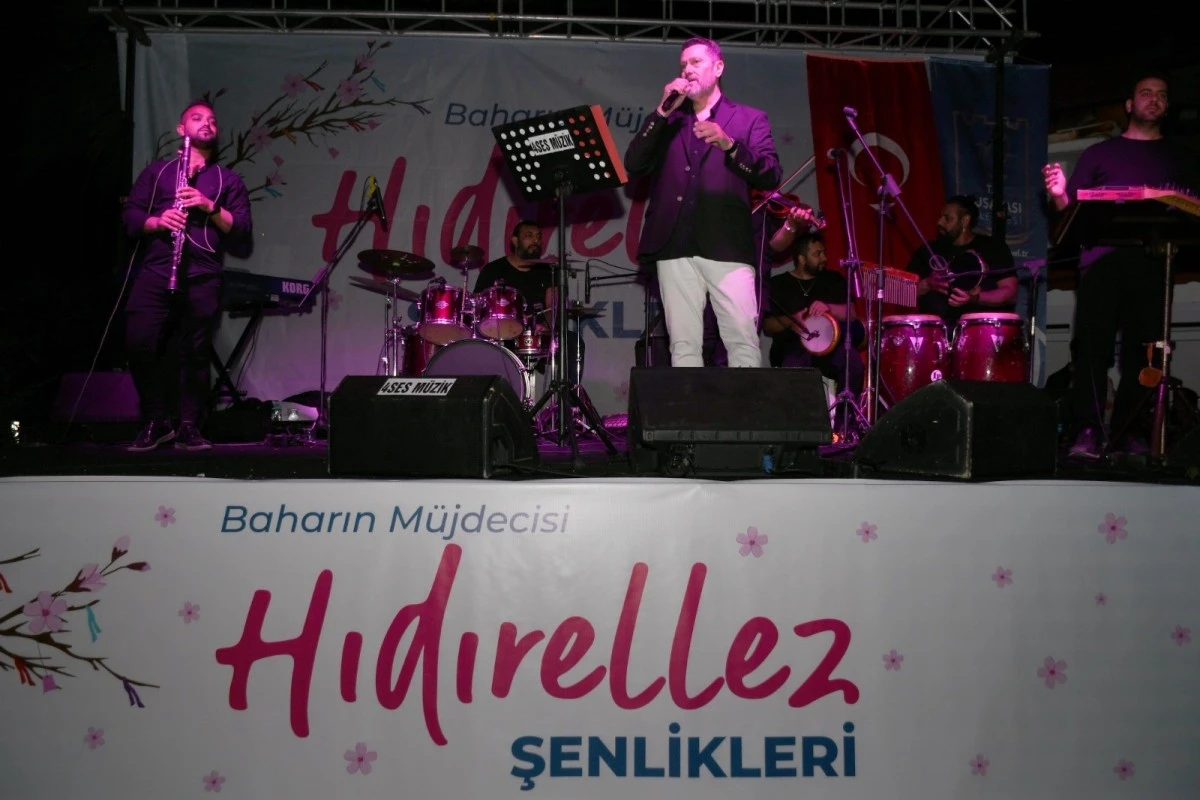 Kuşadası'nda Hıdırellez şenlik havasında kutlandı
