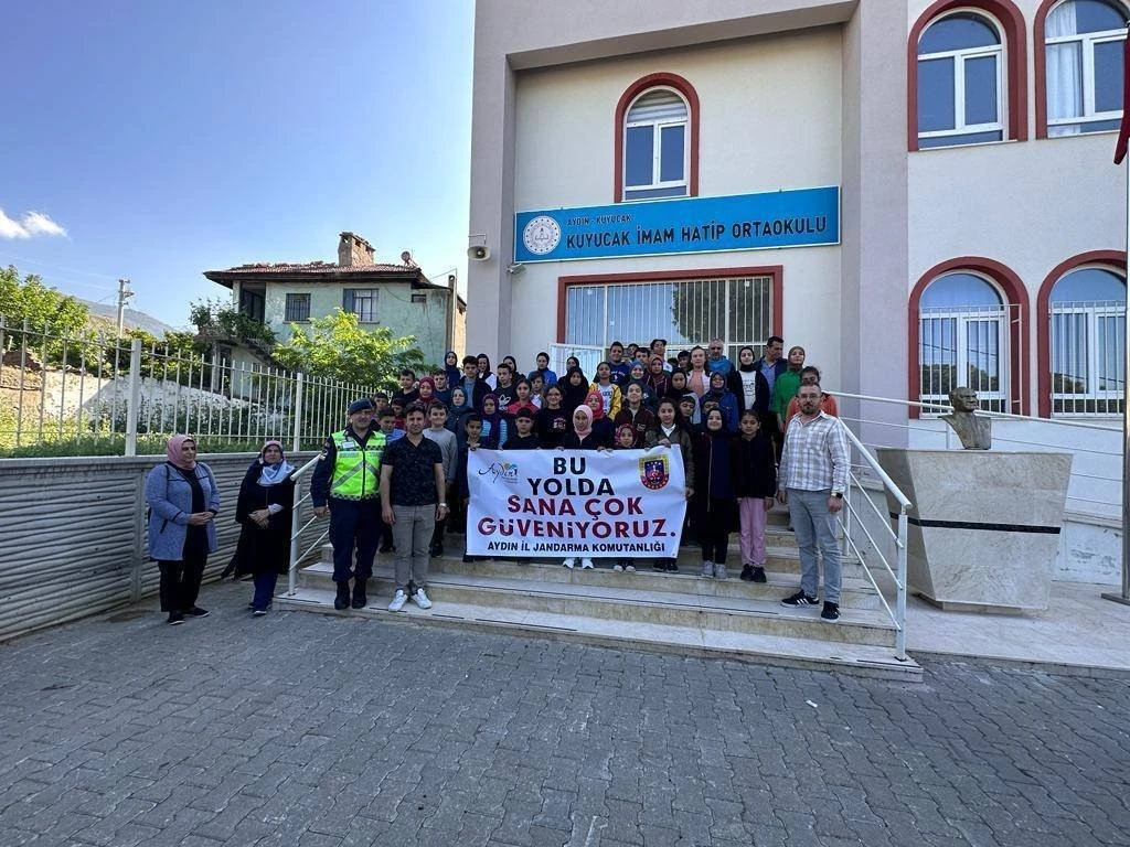 Aydın'da jandarma ekipleri vatandaşları bilgilendirmeye devam ediyor