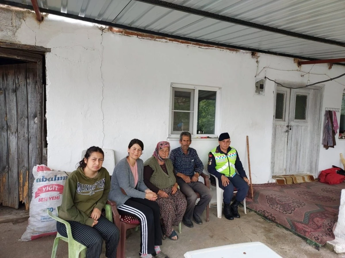 Aydın'da jandarma ekipleri vatandaşları bilgilendirmeye devam ediyor