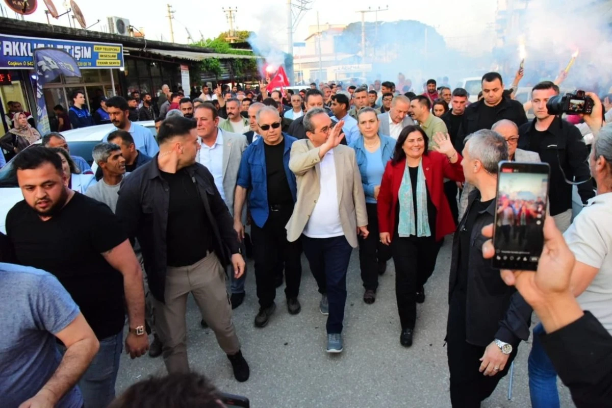 Acarlar CHP'yi Bağrına Bastı