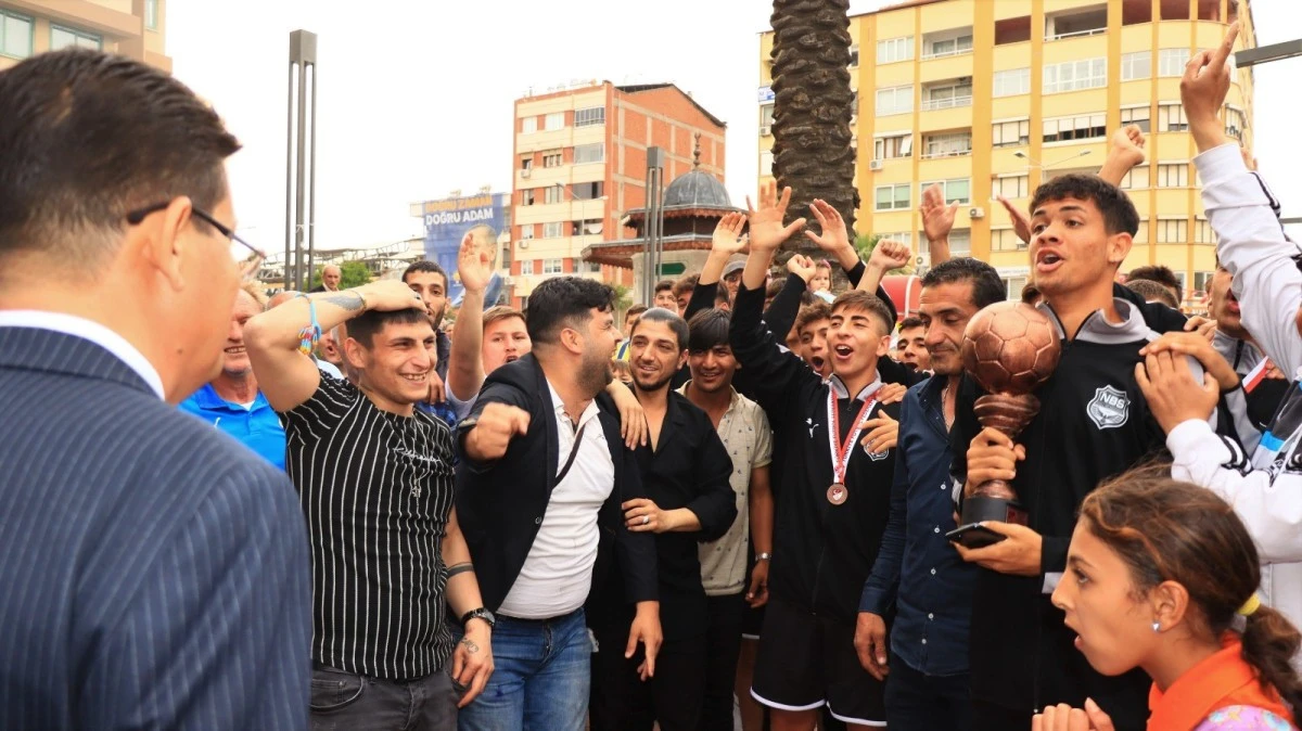 Nazilli Belediyespor U17 Takımı'na coşkulu karşılama