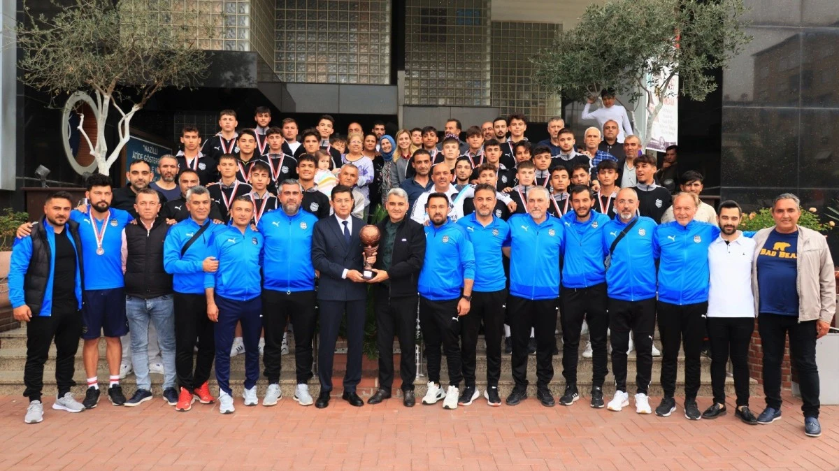 Nazilli Belediyespor U17 Takımı'na coşkulu karşılama