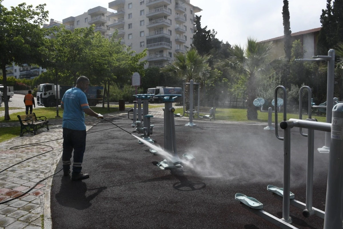 Kuşadası Belediyesi'nden 7/24 turizm sezonu mesaisi