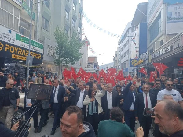 CHP Aydın, Söke'de kutlama havasında yürüdü