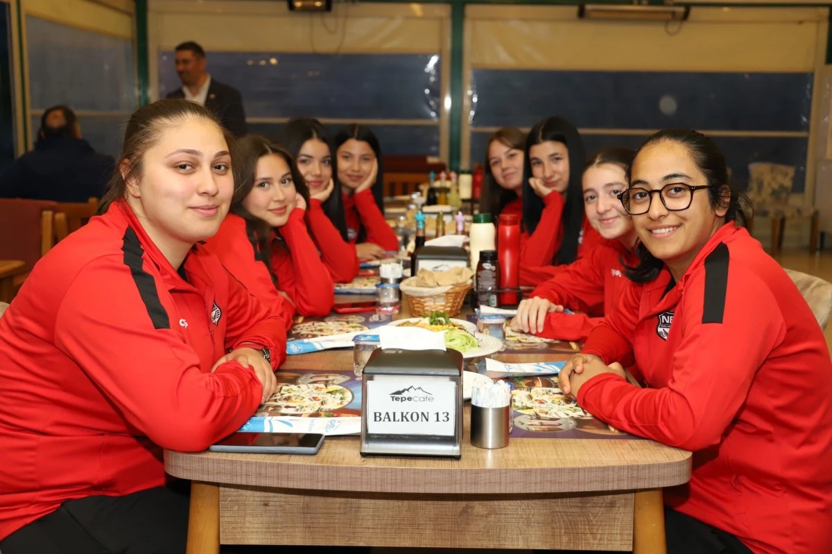 Nazilli Belediyespor Kadın Futbol Takımı deplasman öncesi moral depoladı
