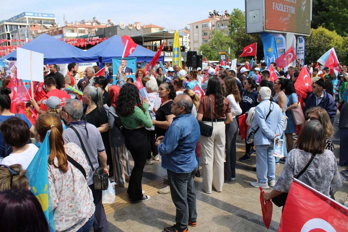 Yasaklara saatler kala meydanlarda seçim hareketliliği