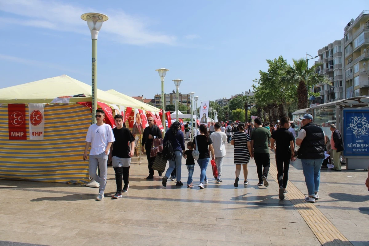 Yasaklara saatler kala meydanlarda seçim hareketliliği