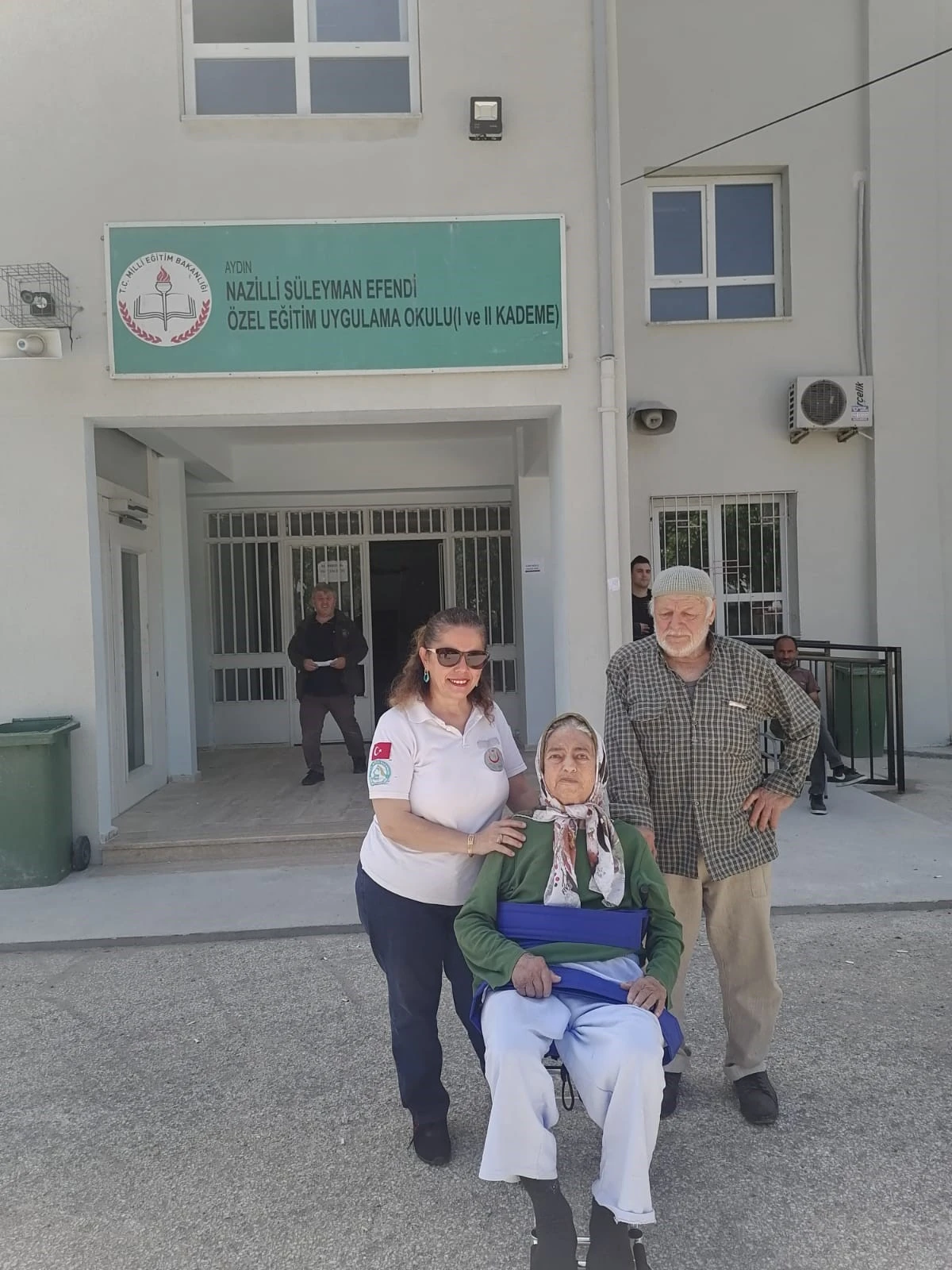 Aydın'da 91 vatandaş ambulansla sandığa ulaştırıldı