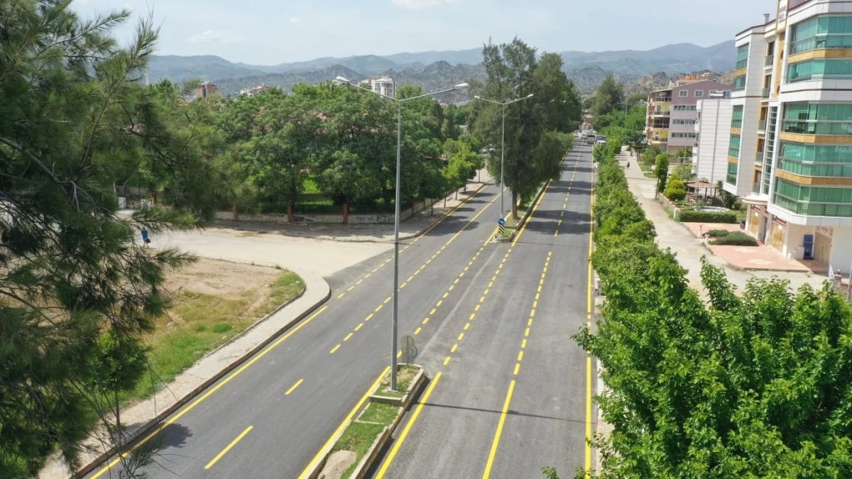 Aydın Büyükşehir Belediyesi Nazilli 75. Yıl Bulvarı'nı yeniledi