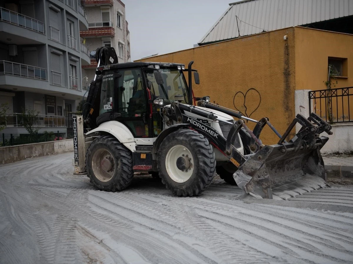 Davutlar Mahallesi’nin yolları yenileniyor