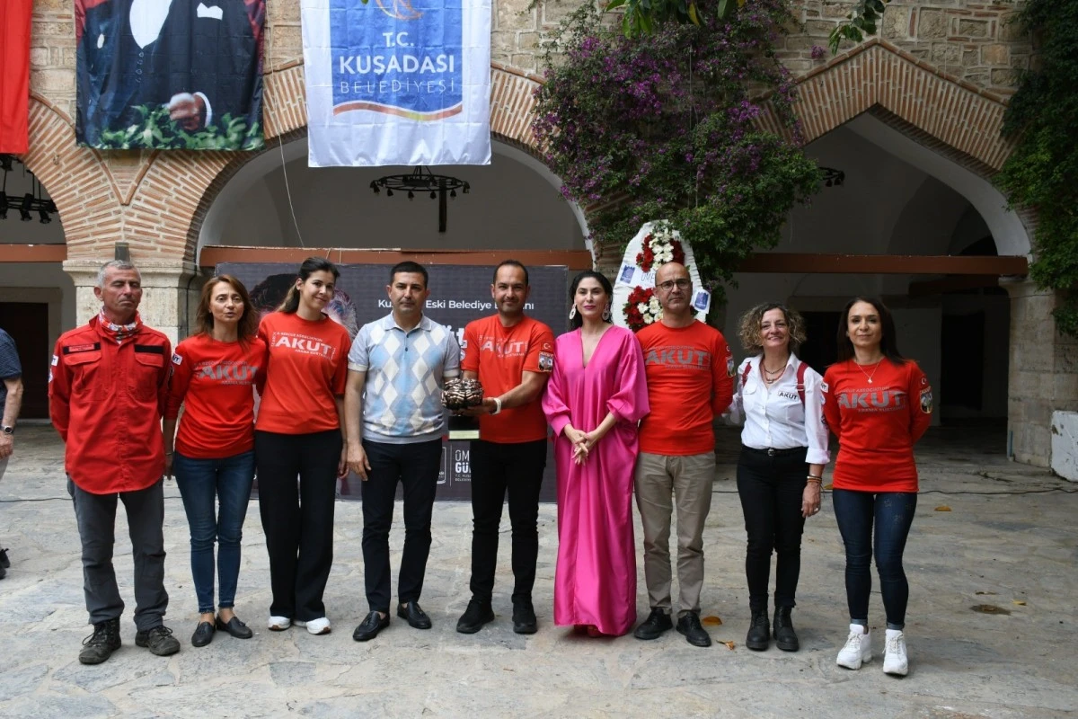 Kuşadası Belediyesi Eski Başkanı Lütfi Suyolcu, ölümünün 28'inci yılında anıldı