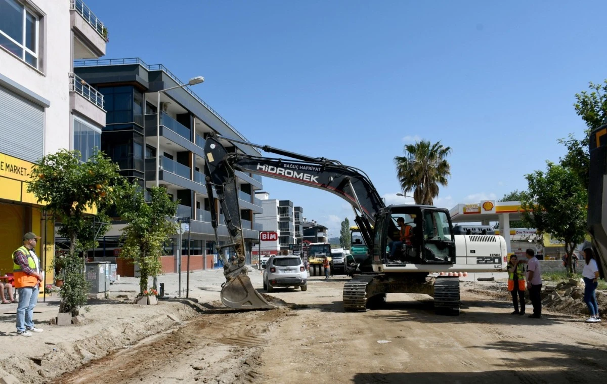 Kuşadası Belediyesi Davutlar Mahallesi'ndeki çalışmalarını sürdürüyor