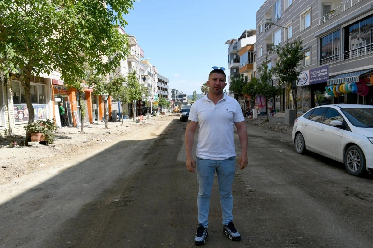 Kuşadası Belediyesi Davutlar Mahallesi'ndeki çalışmalarını sürdürüyor