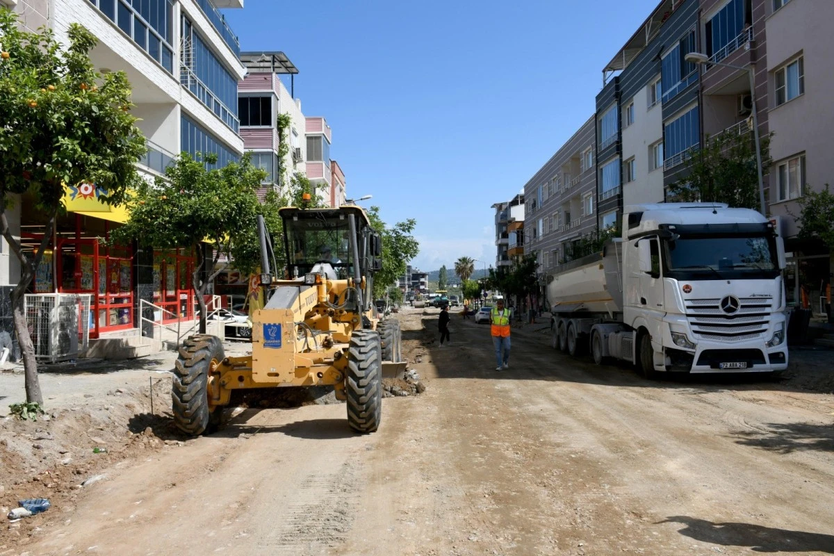 Kuşadası Belediyesi Davutlar Mahallesi'ndeki çalışmalarını sürdürüyor