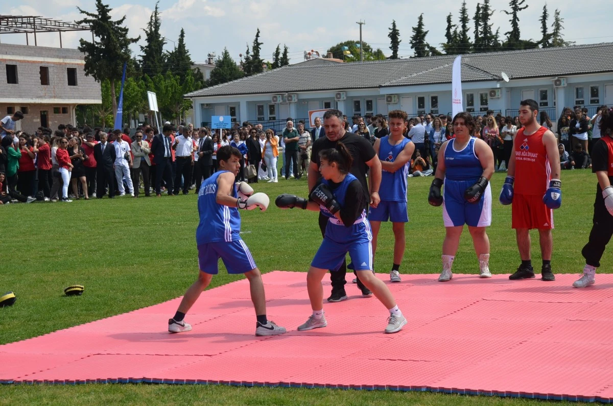 Didim’de 19 Mayıs kutlamaları renkli görüntülere sahne oldu