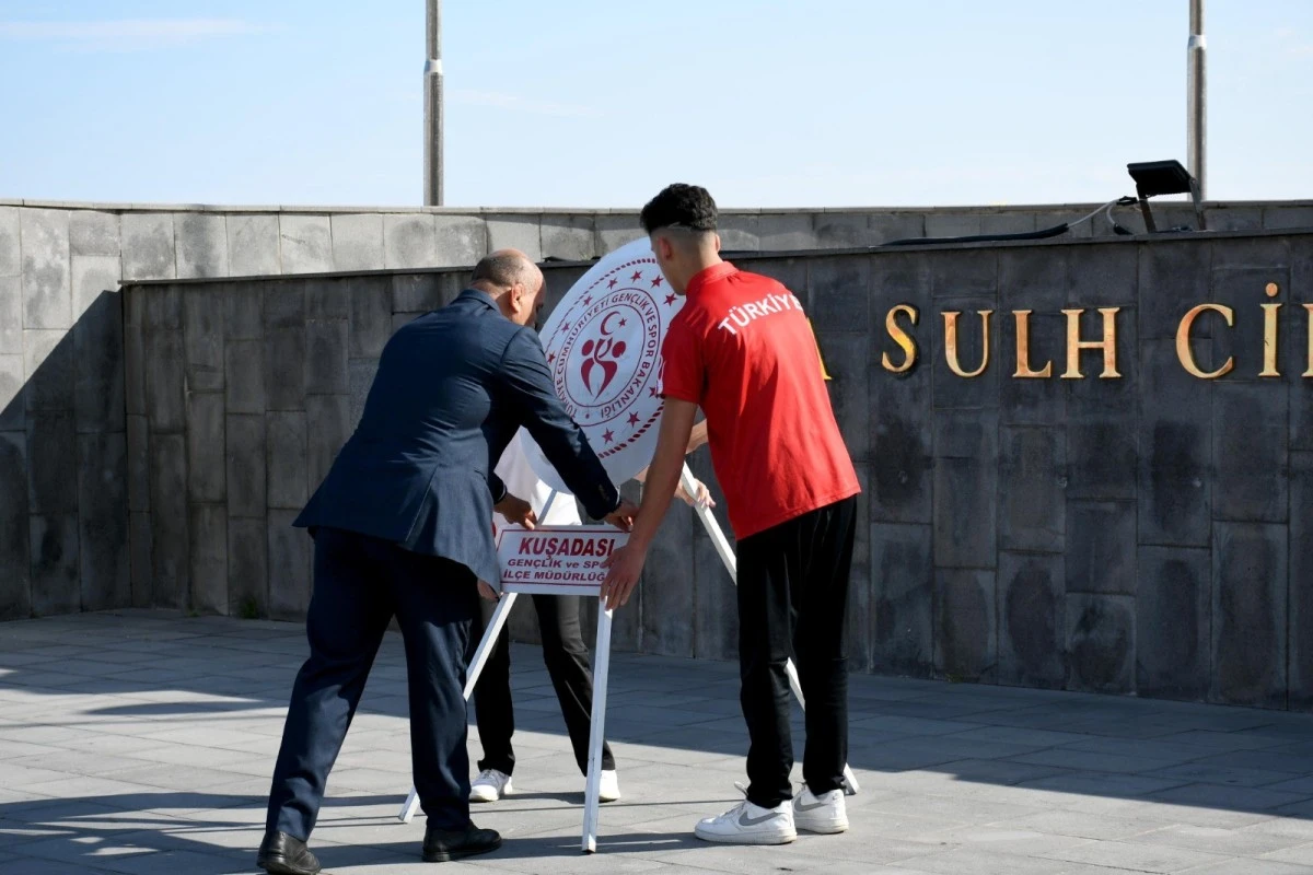 Kuşadası’nda 19 Mayıs kutlamaları renkli görüntülere sahne oldu