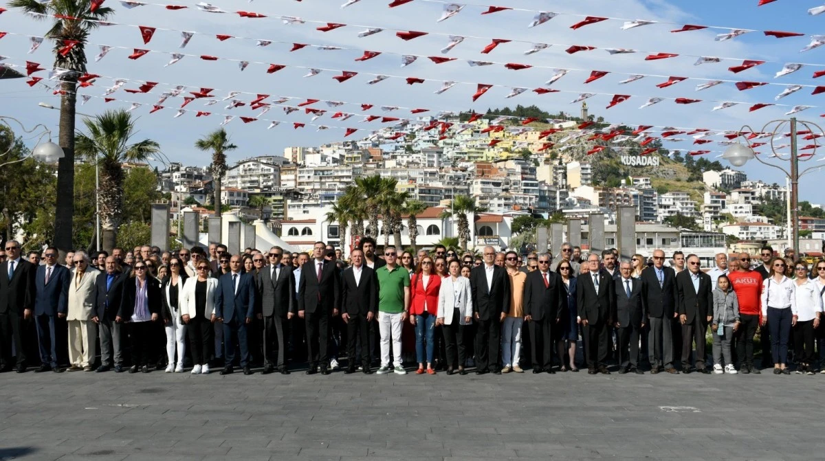 Kuşadası’nda 19 Mayıs kutlamaları renkli görüntülere sahne oldu